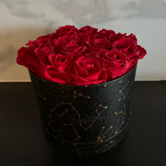 Forever Roses - Picture 2 of 2